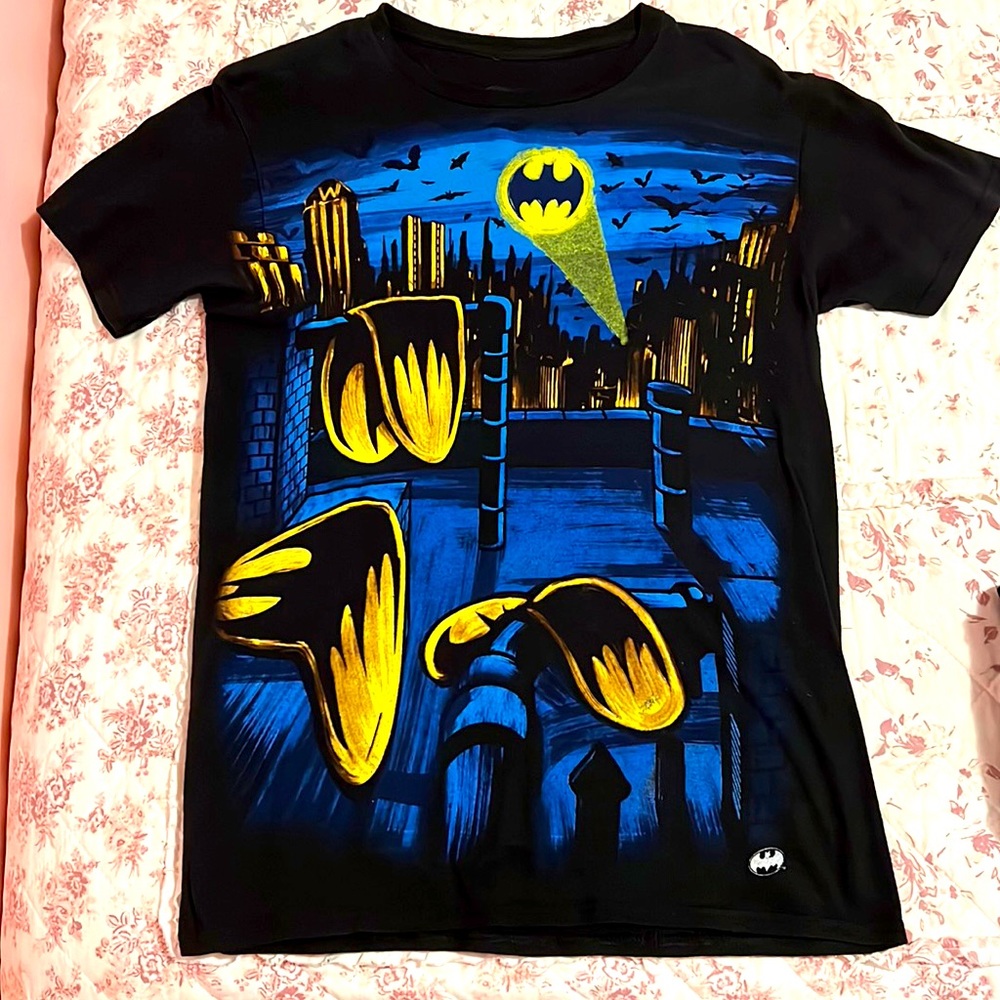 D.C. Comics Batman - The Persistence of Gotham City T-Shirt (Size: S Men)